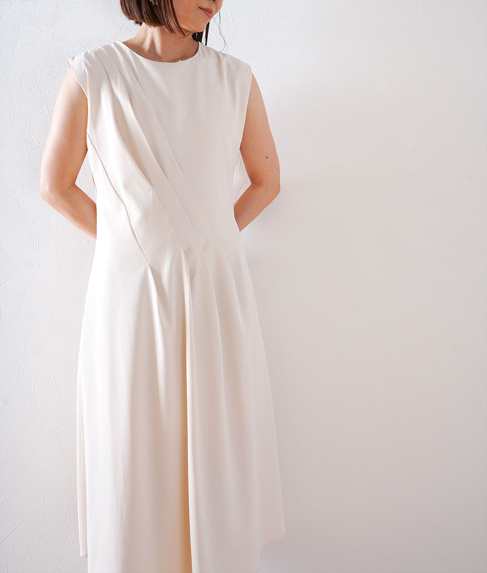 Flowing tuck line dress