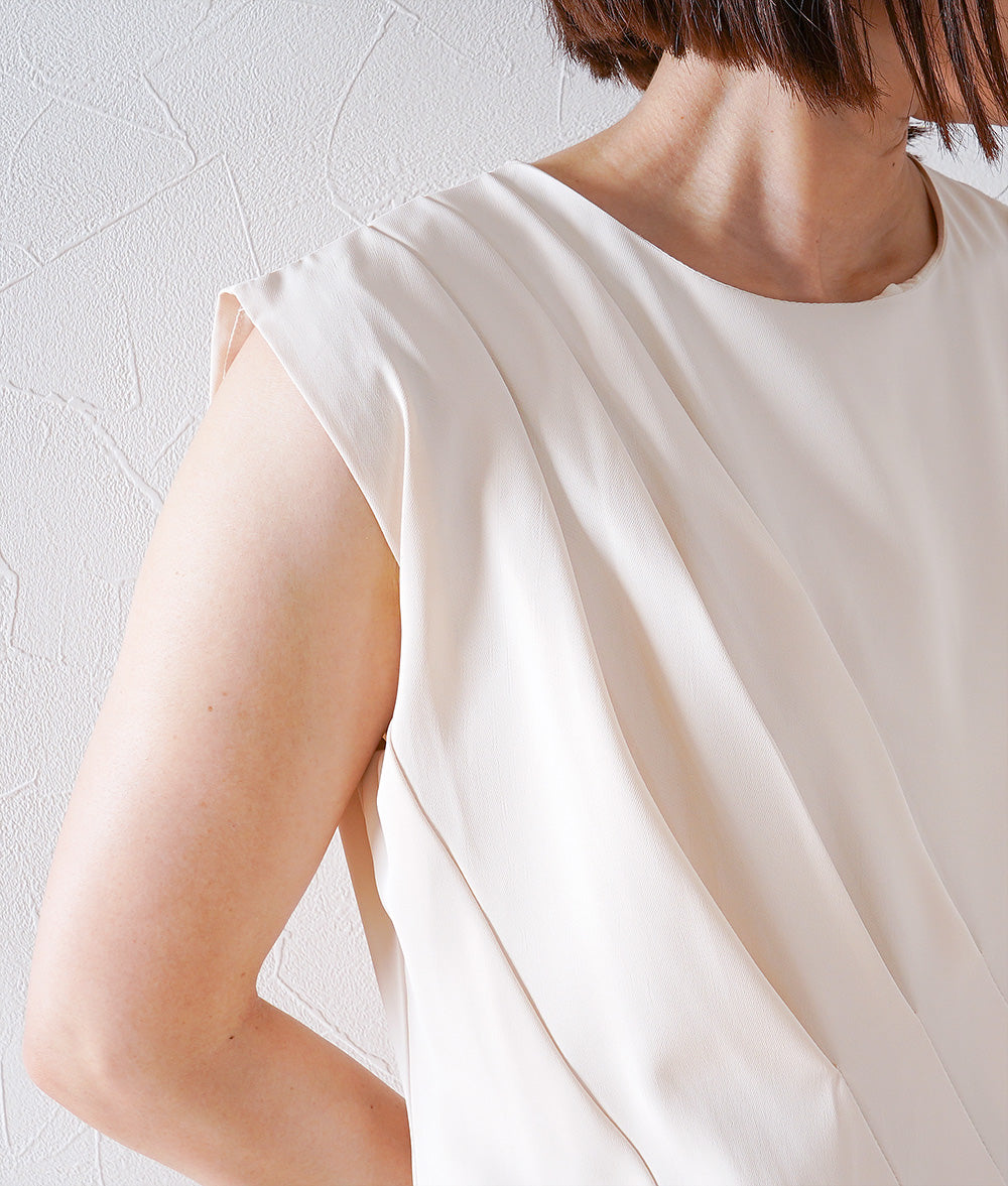 Flowing tuck line dress