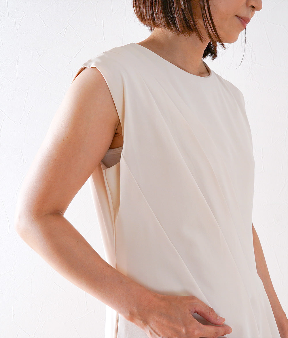 Flowing tuck line dress