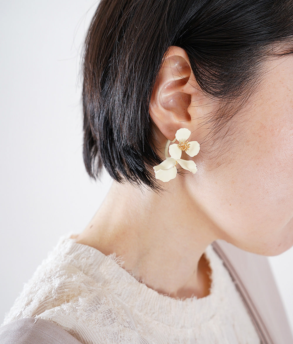 White anemone ear clip