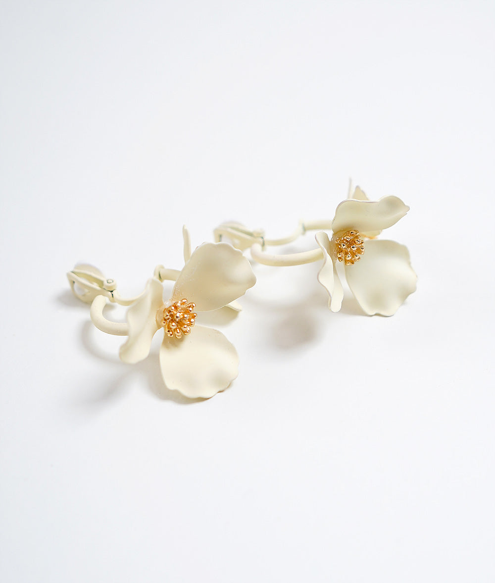 White anemone ear clip