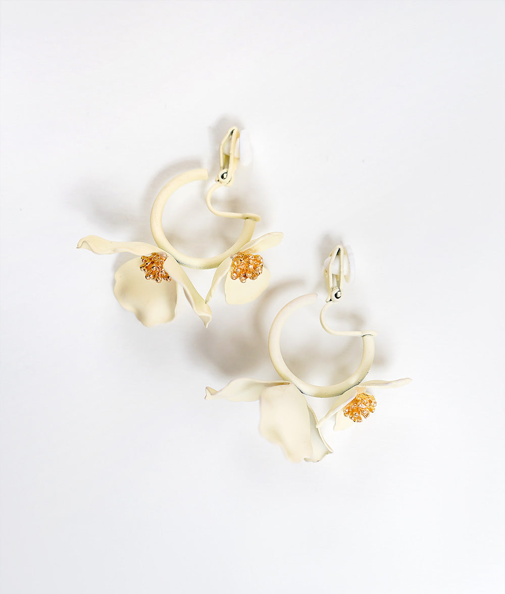 White anemone ear clip