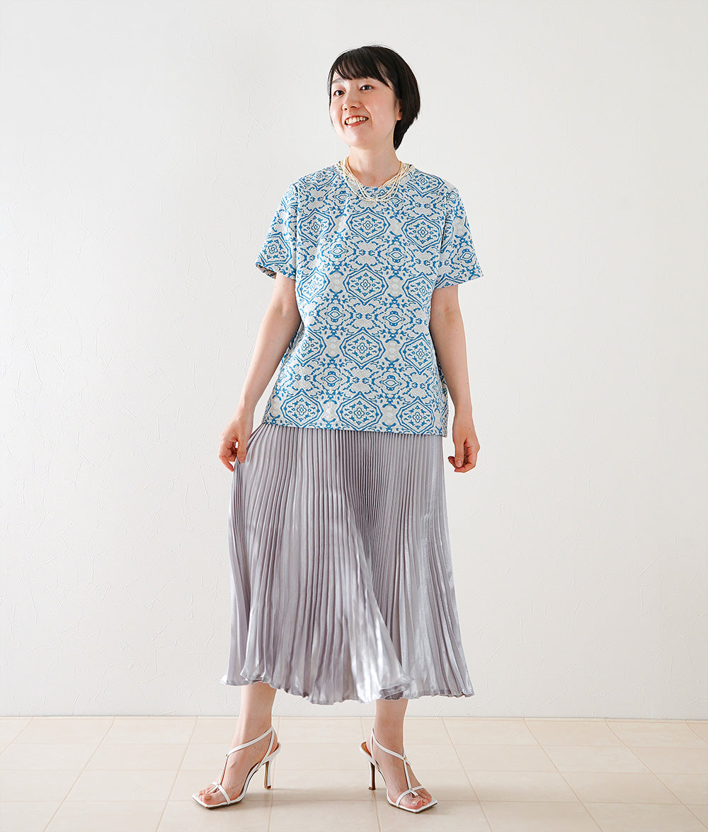 White and blue arabesque cut and sewn
