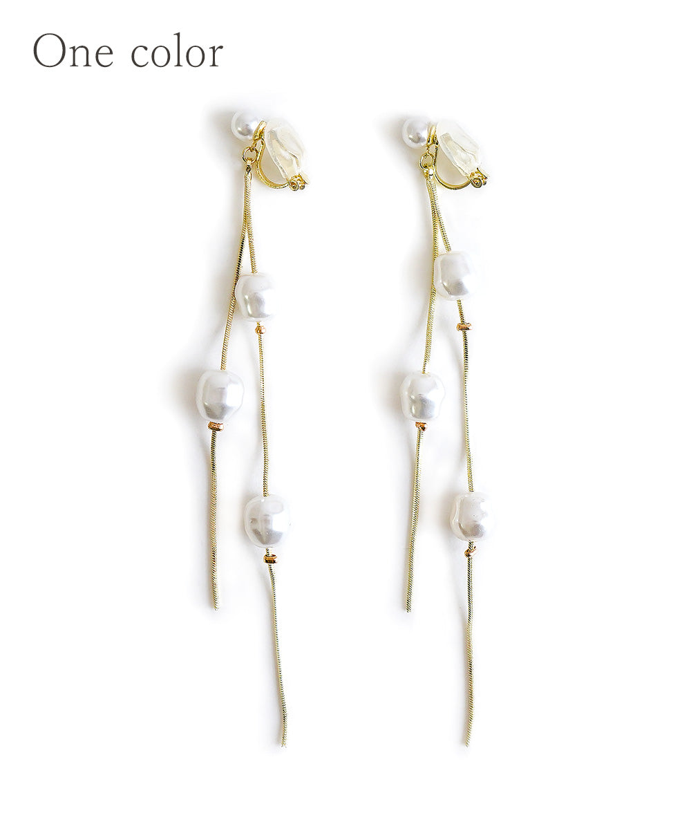 Dangling pearl earrings