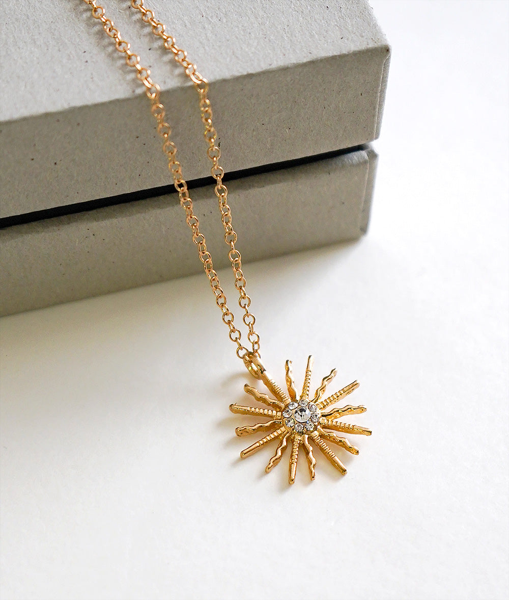 Necklace that shines like the sun