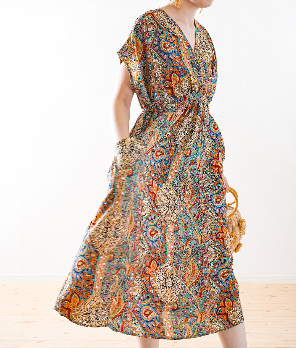 Twisted dress with exotic print