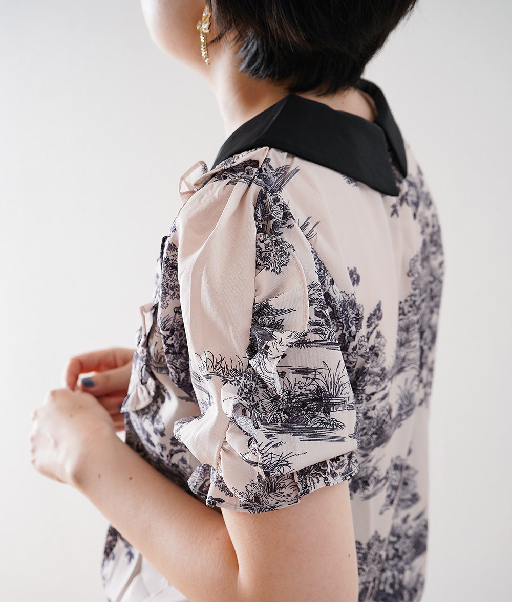 Landscape pattern blouse with plenty of frills