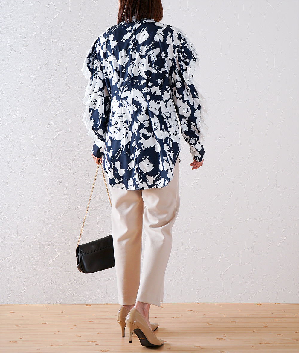 Floral blouse with lace and power shoulders