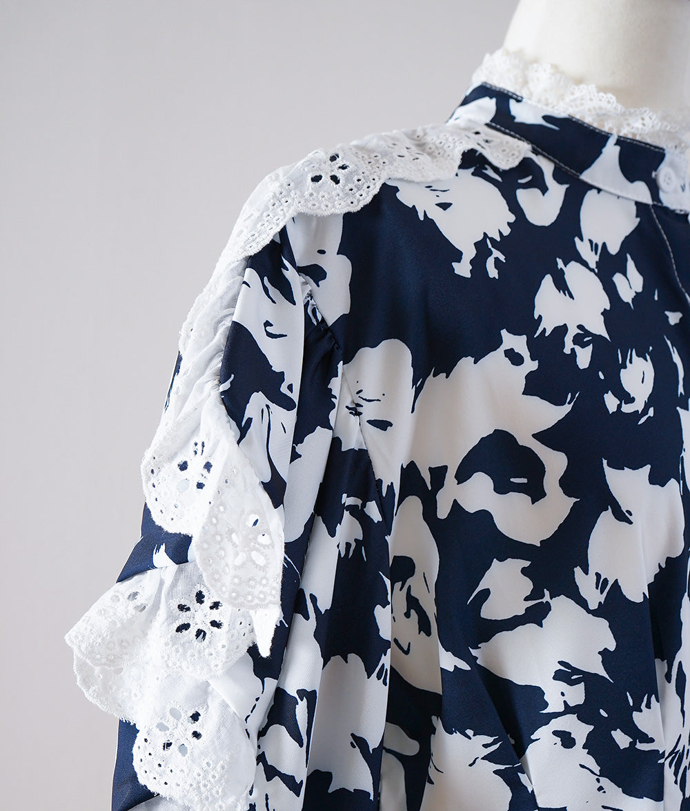 Floral blouse with lace and power shoulders