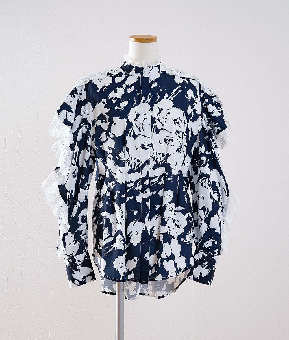 Floral blouse with lace and power shoulders