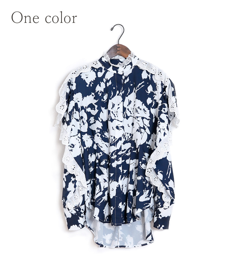 Floral blouse with lace and power shoulders
