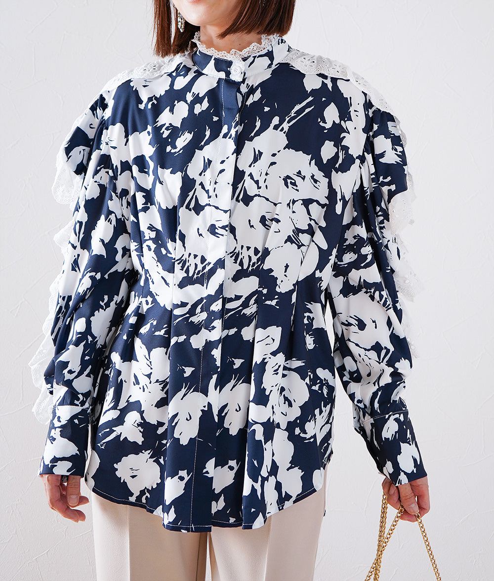Floral blouse with lace and power shoulders