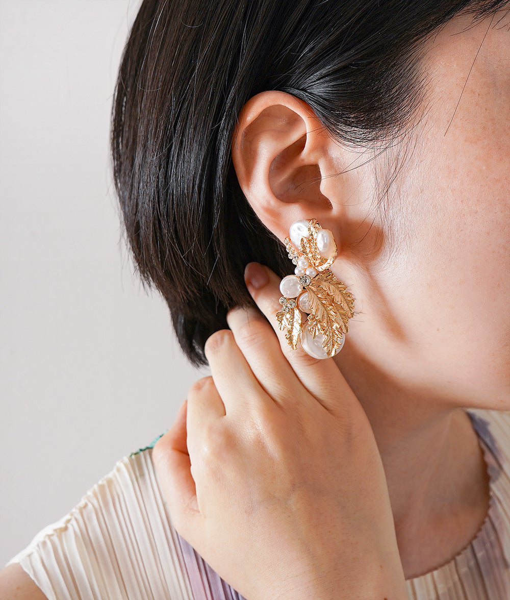 Gorgeous pearl and leaf earrings