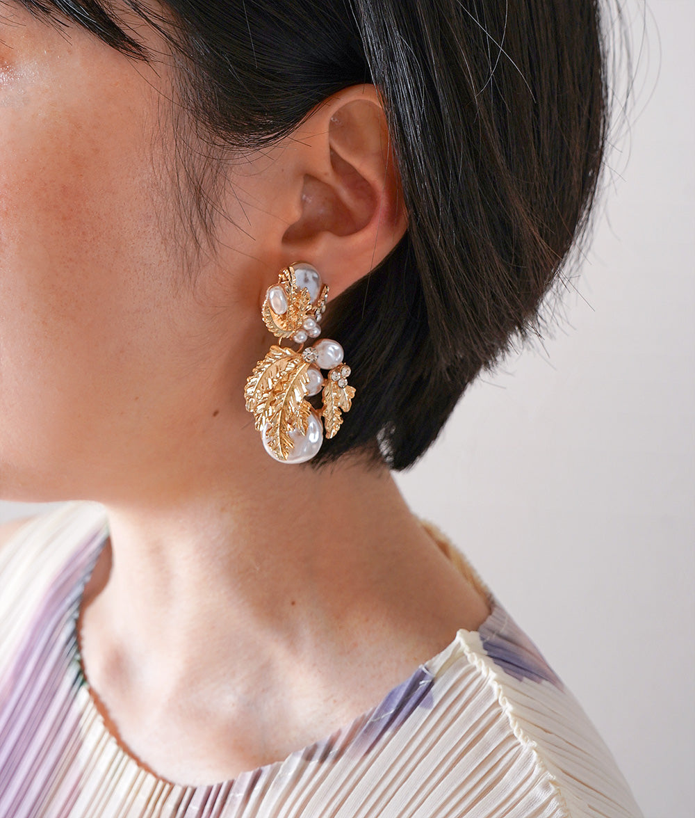 Gorgeous pearl and leaf earrings