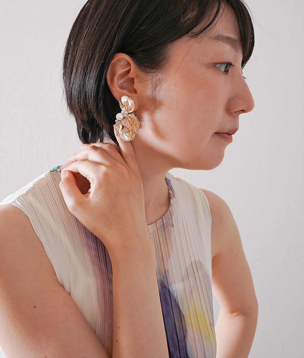 Gorgeous pearl and leaf earrings