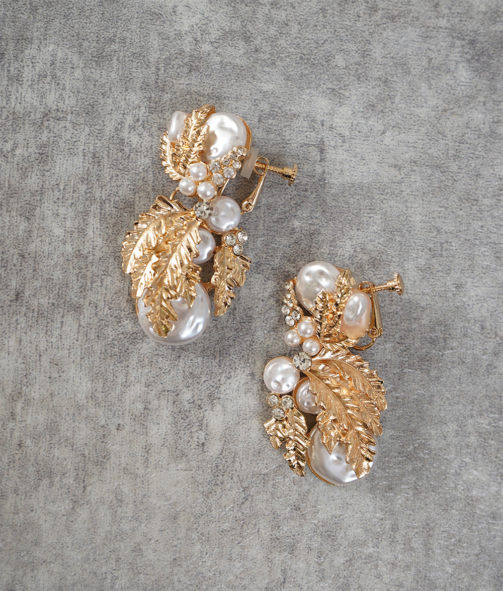 Gorgeous pearl and leaf earrings