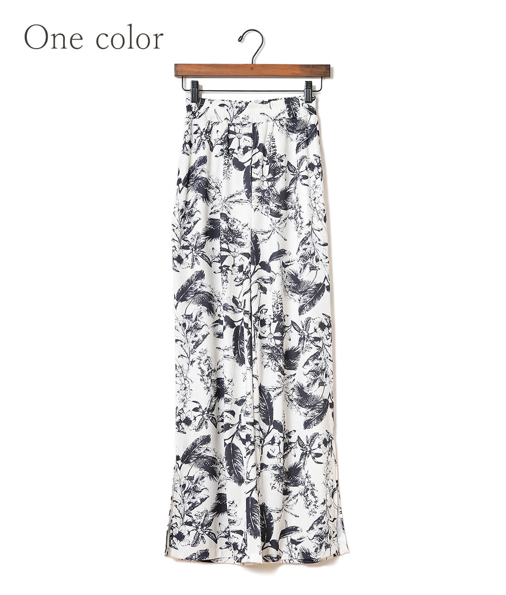 Monochrome botanical pants