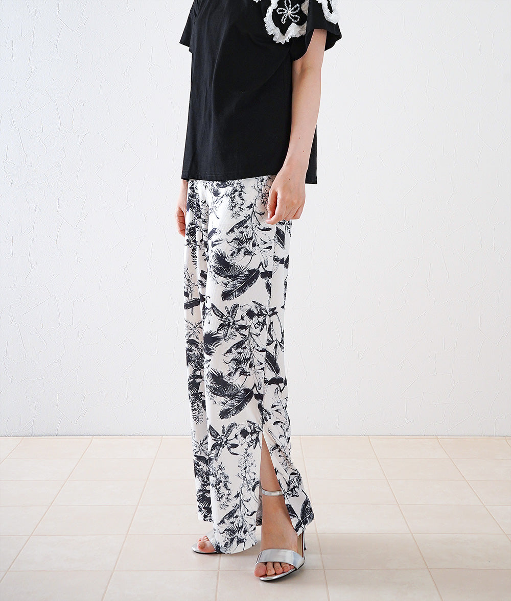 Monochrome botanical pants