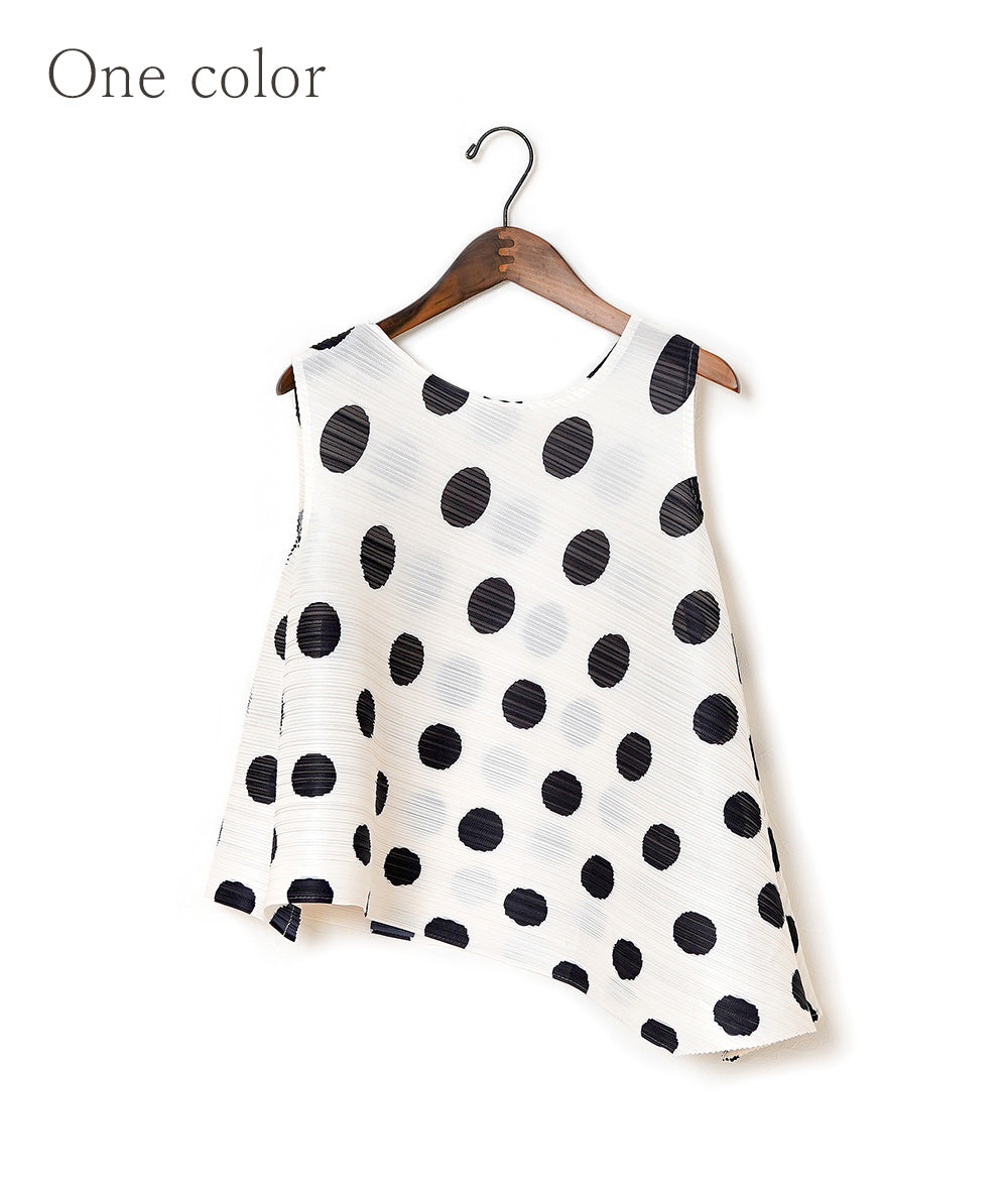 Large polka dot pleated top