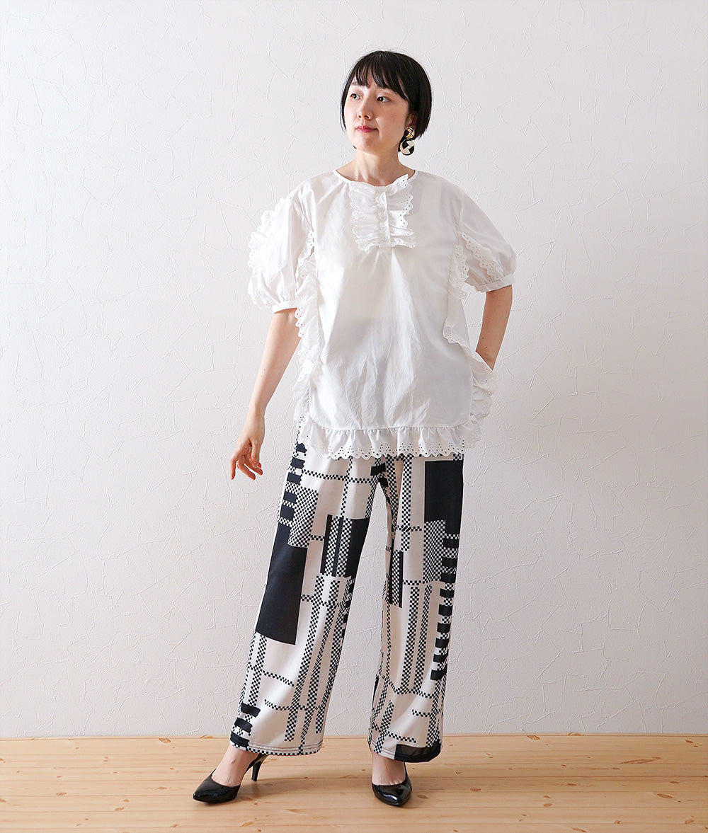 Blouse with a row of flowers