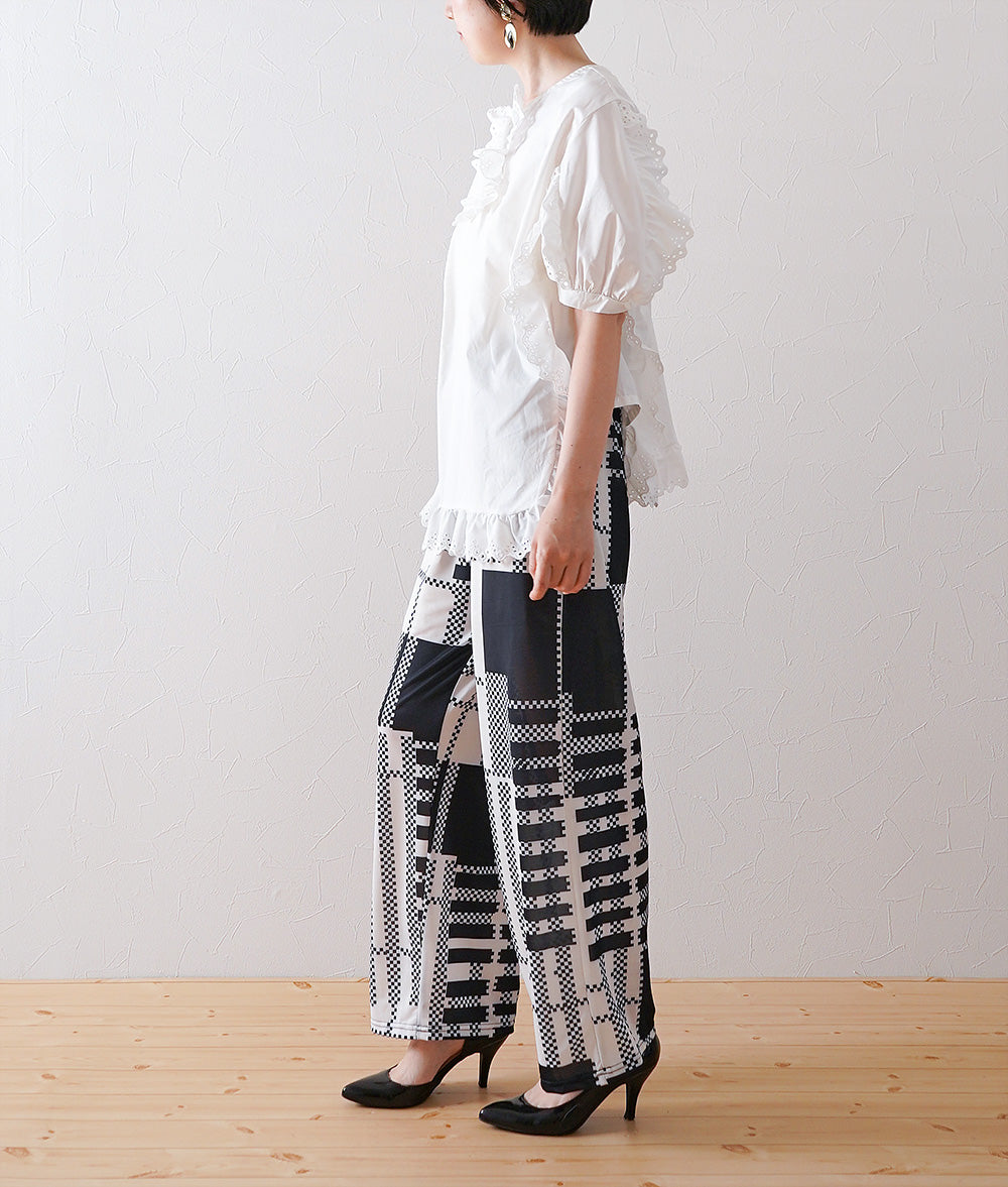 Blouse with a row of flowers