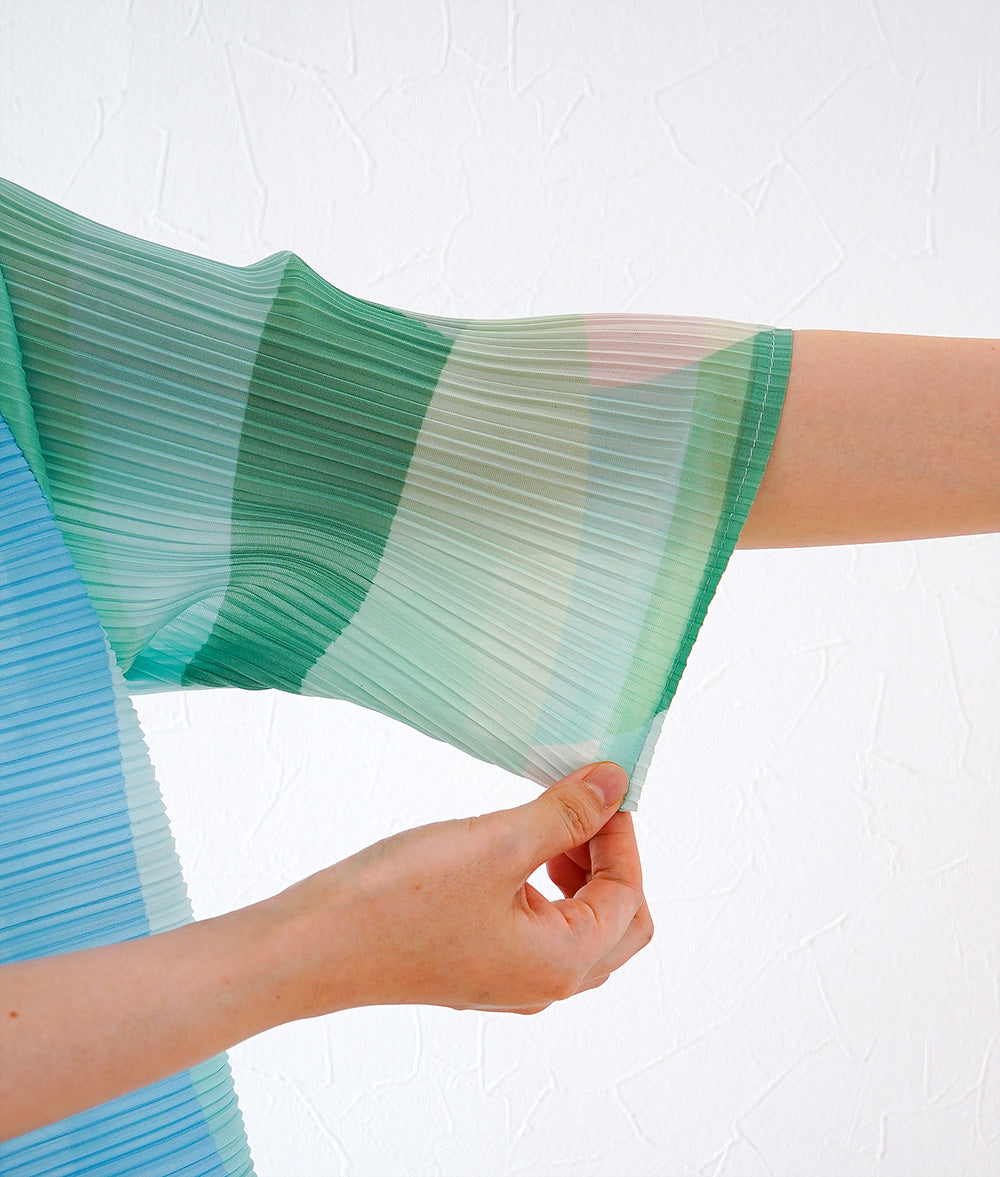 Flowing pattern pleated dress