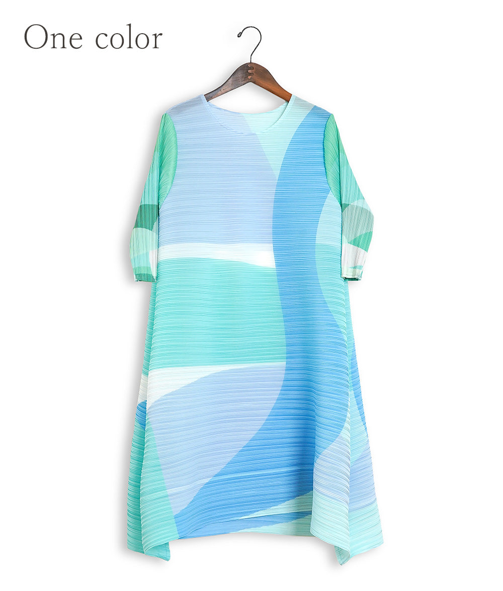 Flowing pattern pleated dress