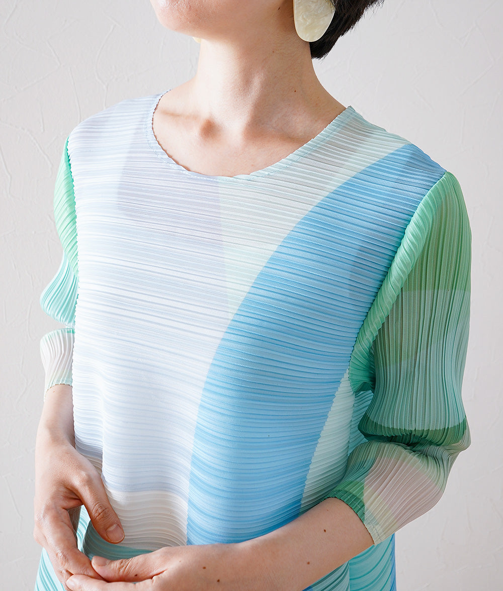 Flowing pattern pleated dress
