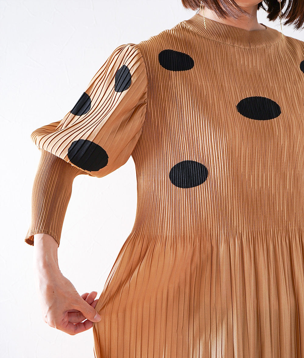 Pleated puff sleeve dress with polka dots