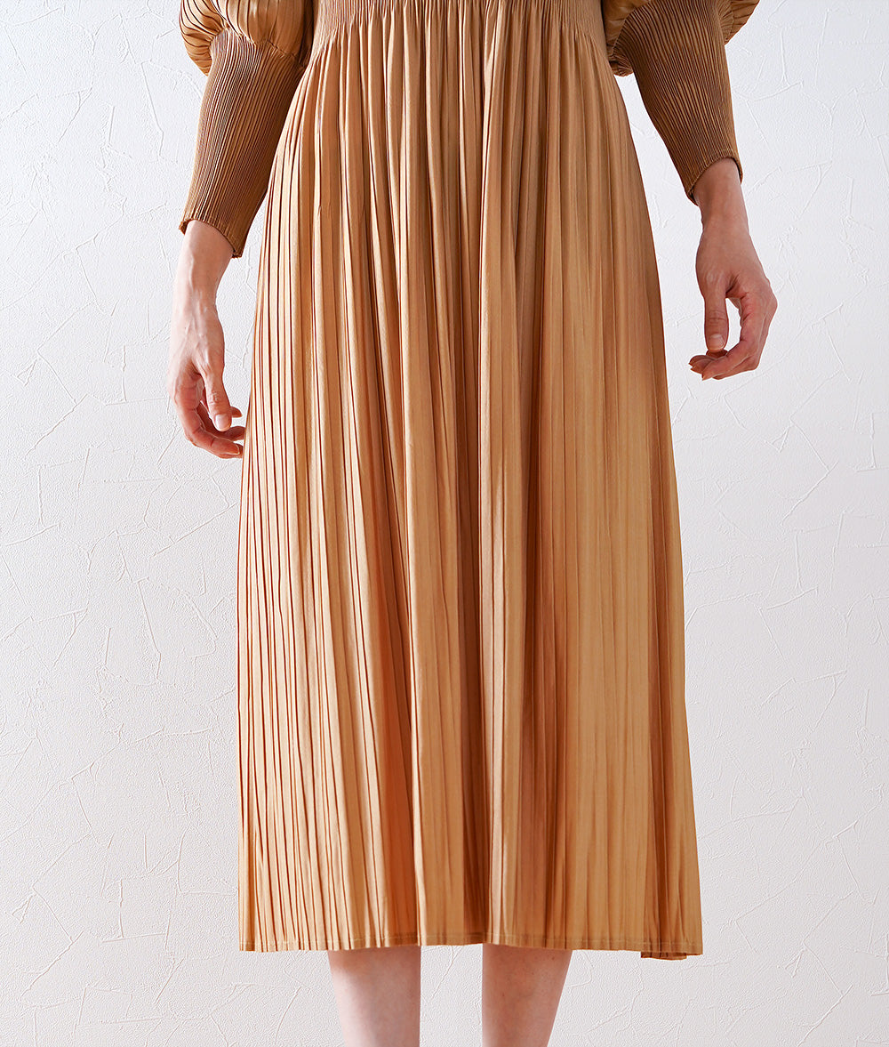Pleated puff sleeve dress with polka dots