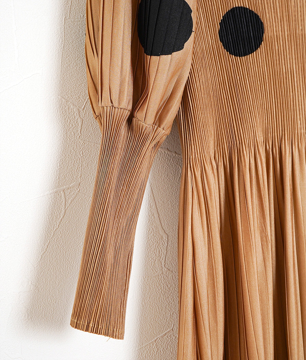 Pleated puff sleeve dress with polka dots