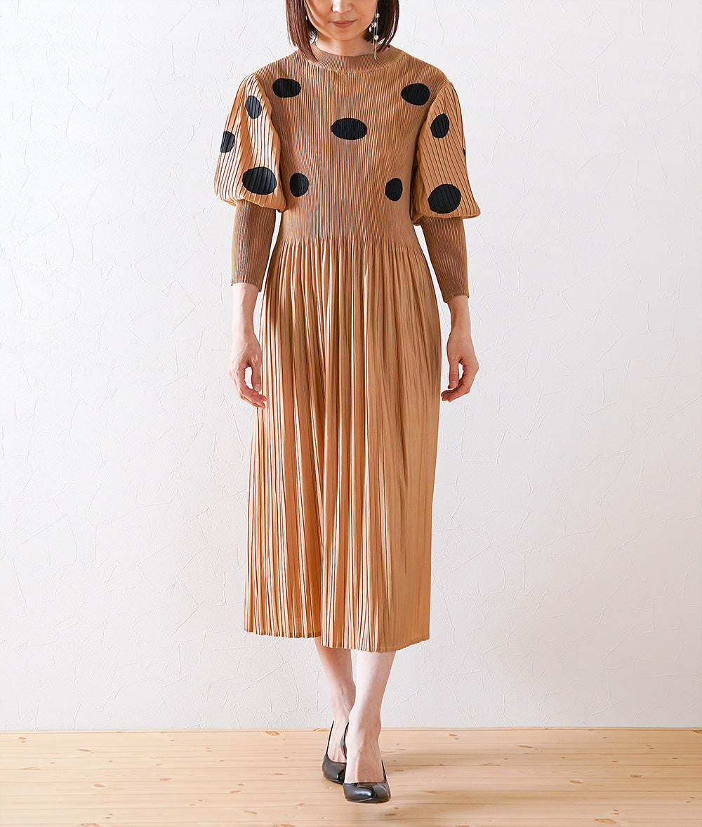 Pleated puff sleeve dress with polka dots