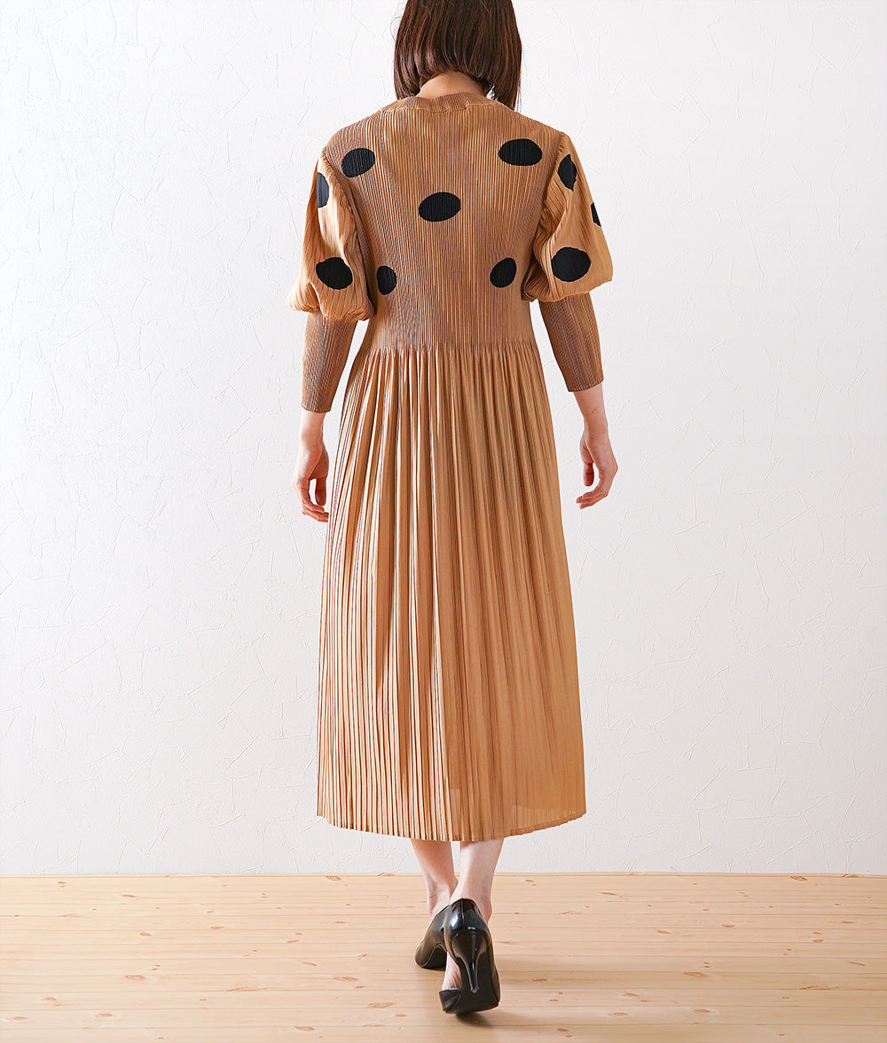 Pleated puff sleeve dress with polka dots