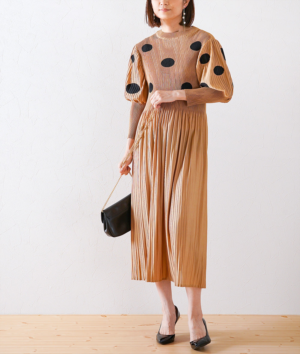 Pleated puff sleeve dress with polka dots