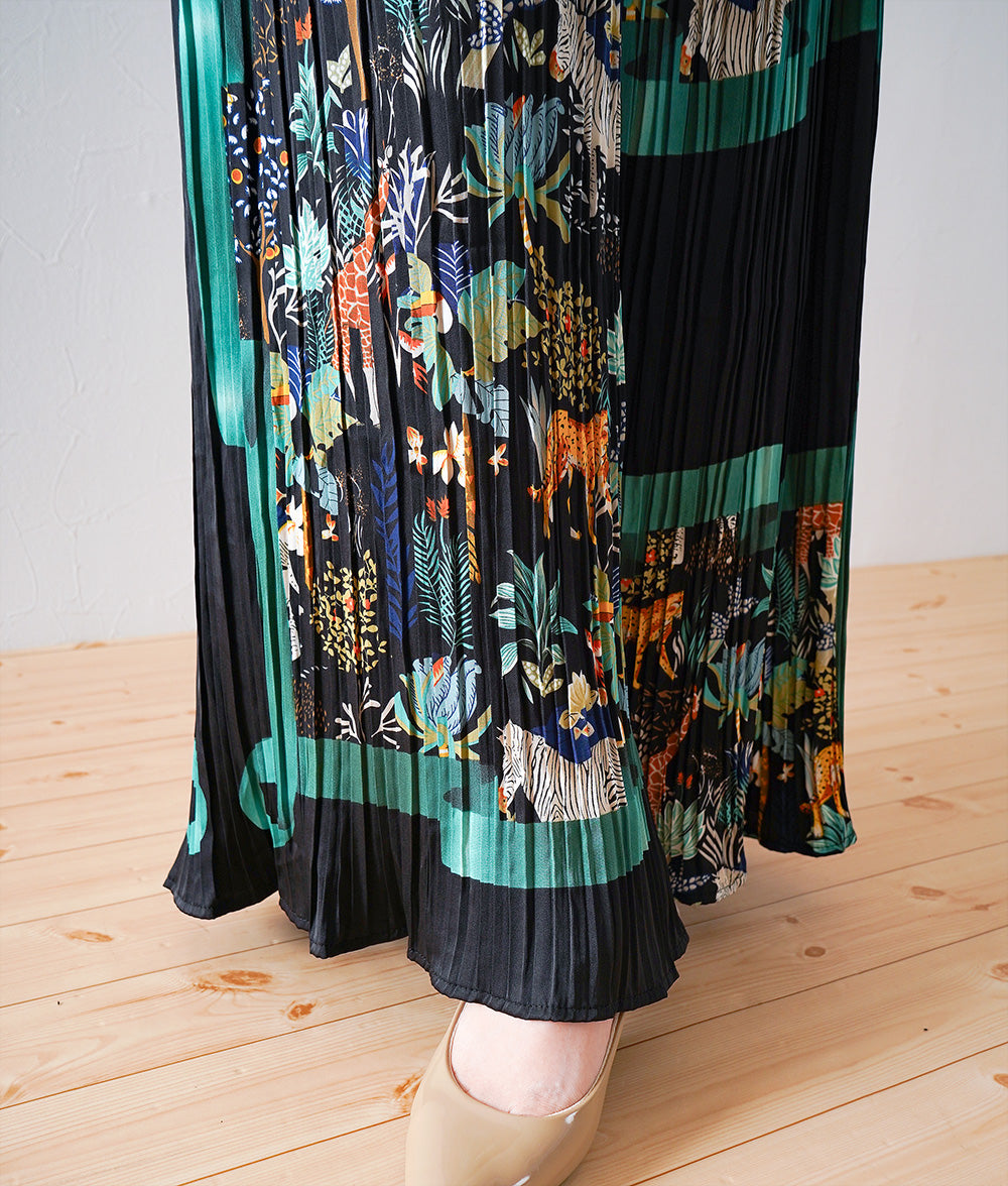 Botanical & animal print pleat setup