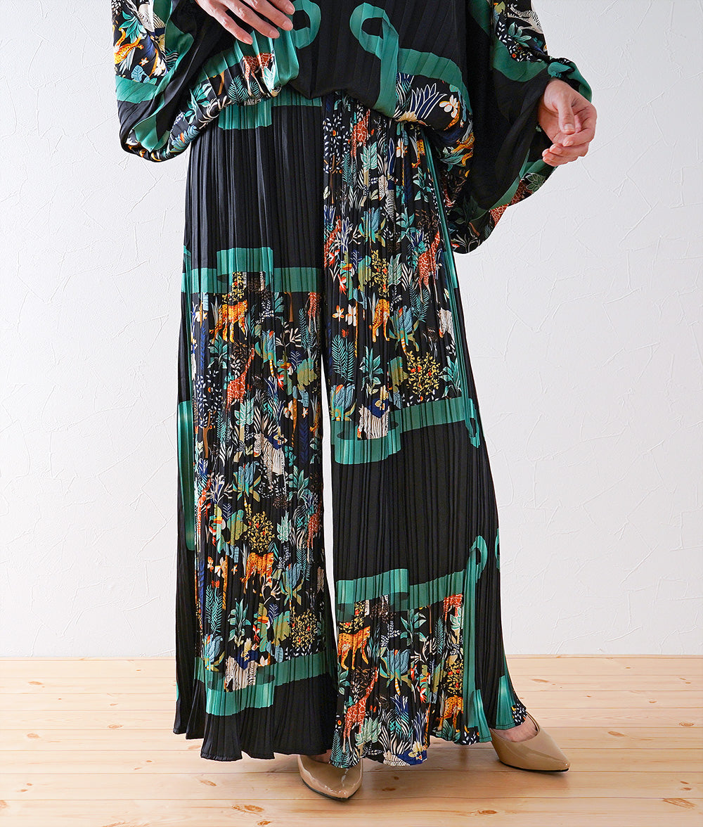 Botanical & animal print pleat setup