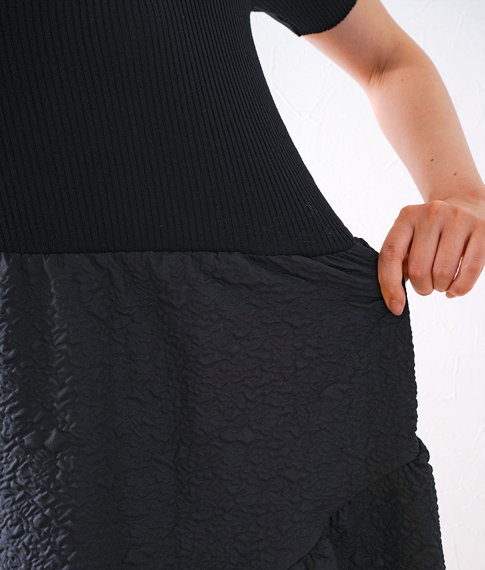 Knitted jacquard dress and pearl necklace