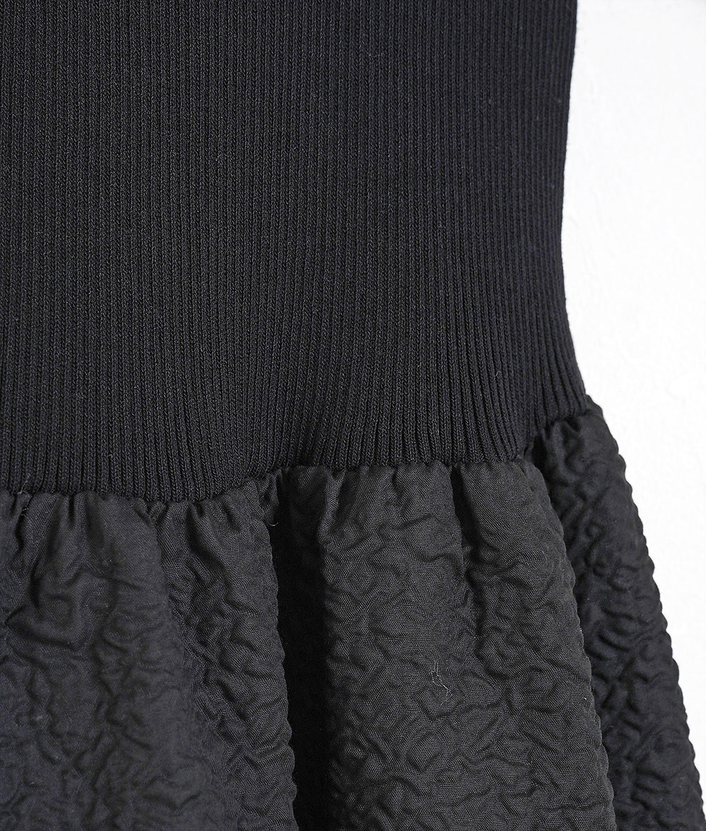 Knitted jacquard dress and pearl necklace
