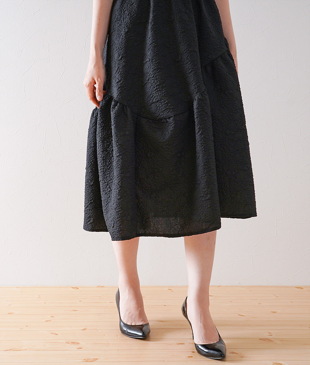 Knitted jacquard dress and pearl necklace
