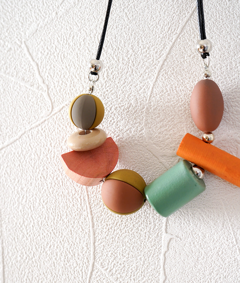 Wood art-like necklace