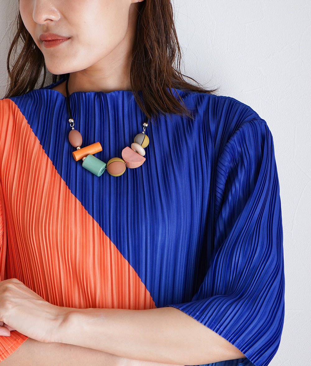 Wood art-like necklace