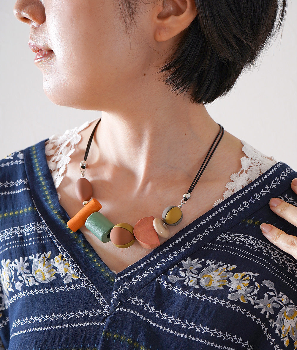 Wood art-like necklace
