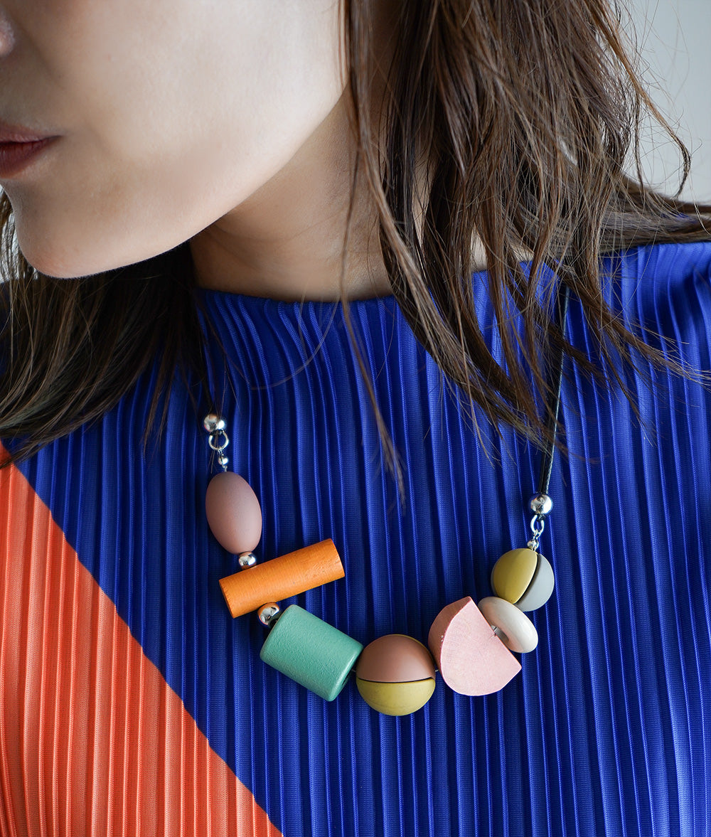 Wood art-like necklace