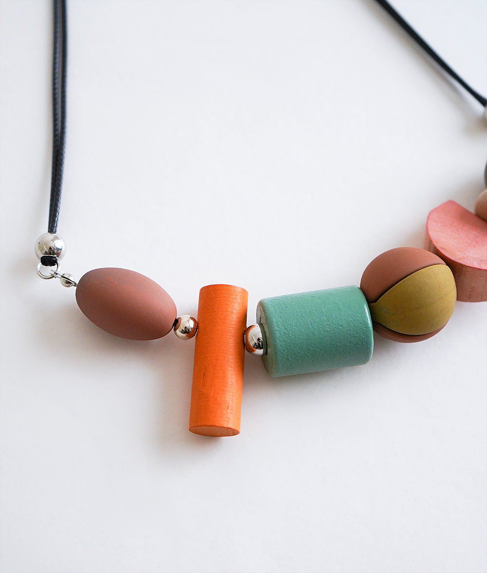 Wood art-like necklace