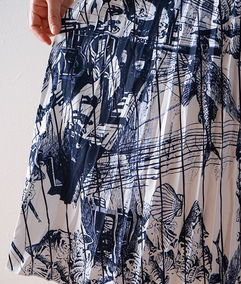 A skirt depicting the world of the sea