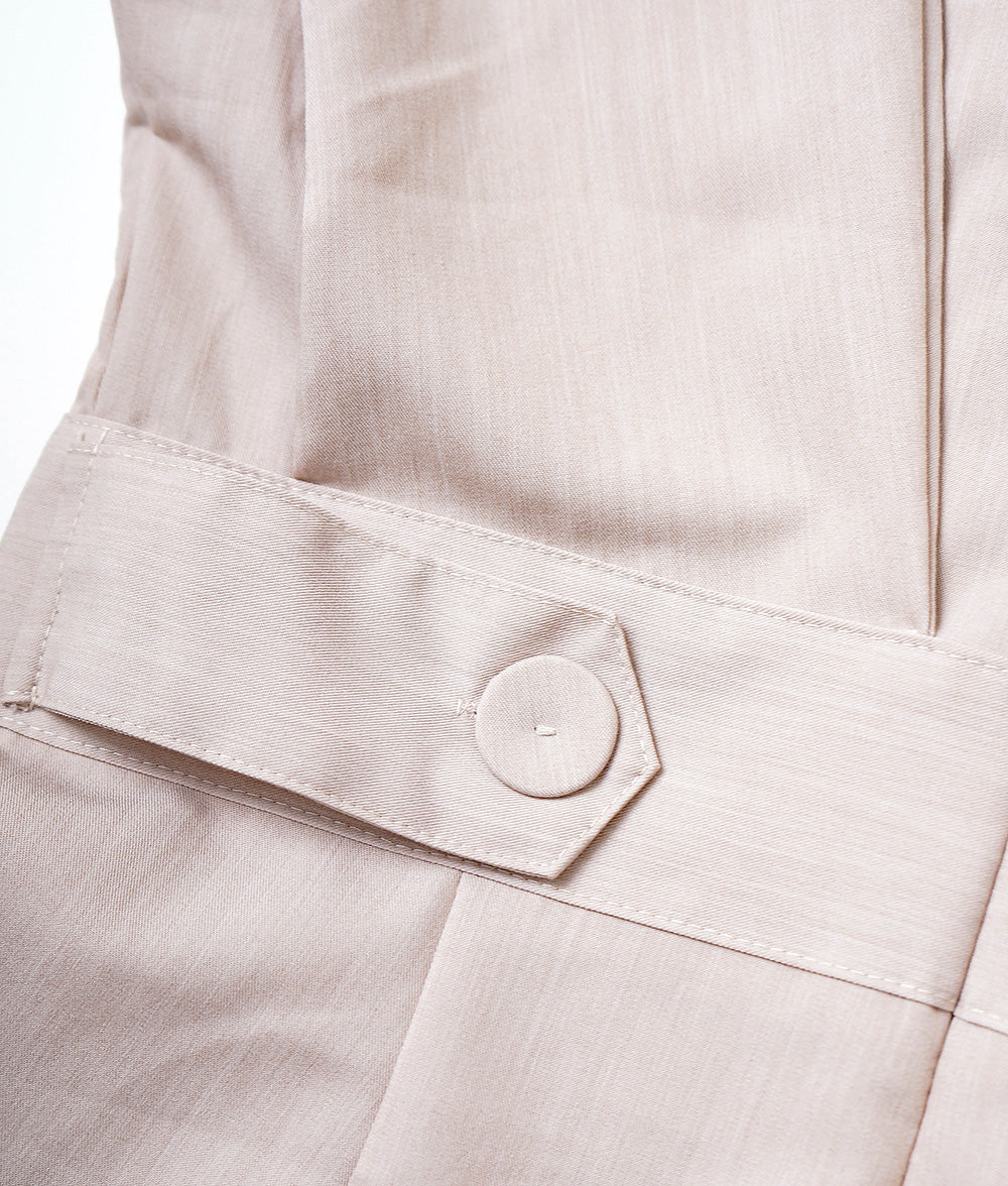 Layered salopette with a sense of mode