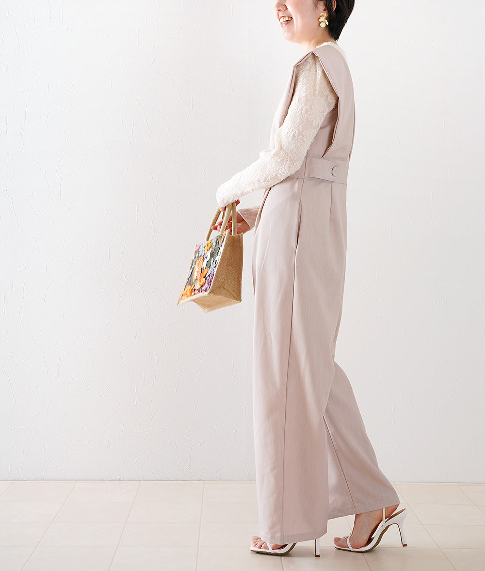 Layered salopette with a sense of mode
