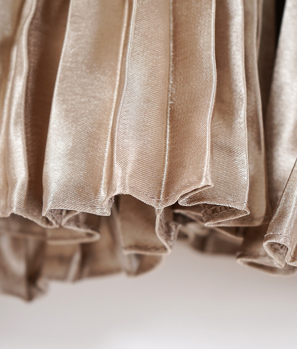 Bouncy pleated satin skirt