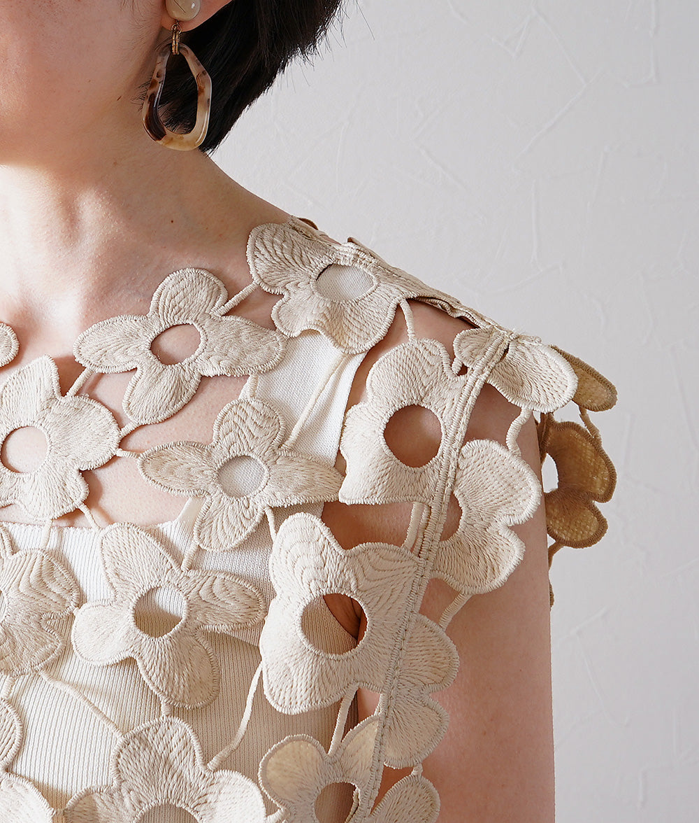 Race vest with a row of flowers