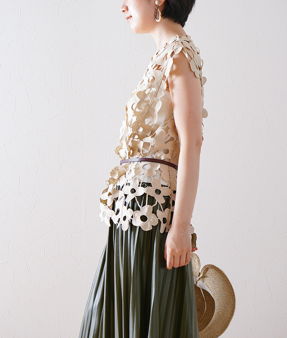 Race vest with a row of flowers